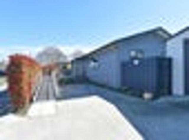 House for sale in Chaslands, Canterbury