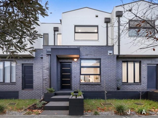 Townhouse for rent in Camerons Creek, Victoria