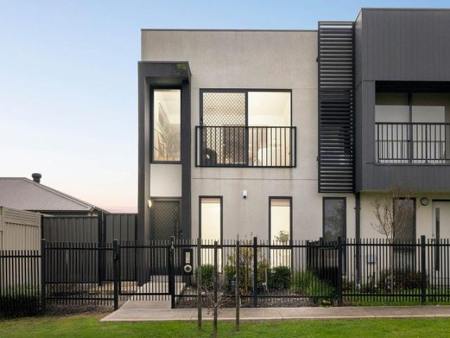 Townhouse for sale in Camerons Creek, Victoria