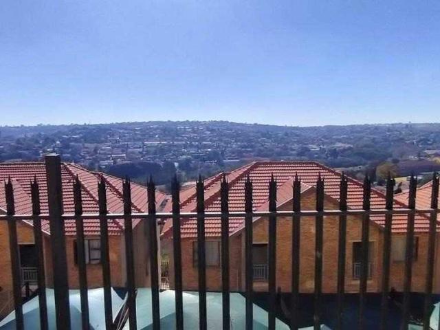 Townhouse for sale in Vosloorus, Gauteng