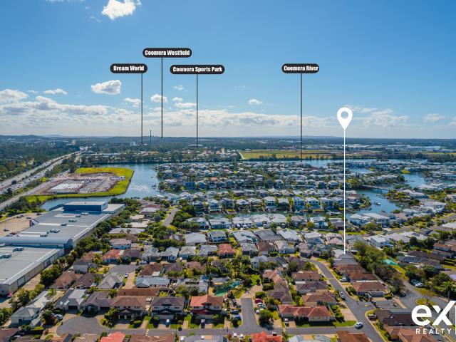 Townhouse for sale in Helensvale Town Centre