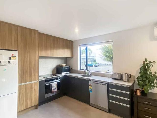 Townhouse for rent in Addington, Canterbury