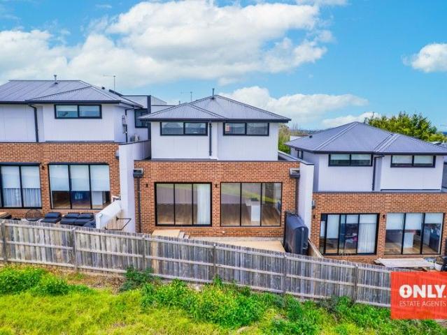 Townhouse for sale in Camerons Creek, Victoria