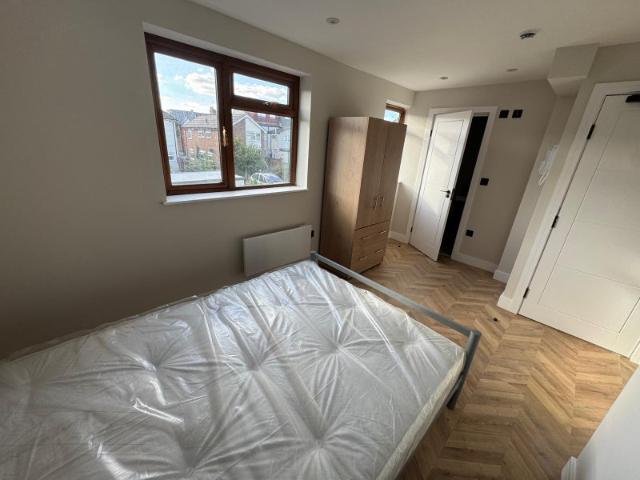 Studio for rent in Royal Borough of Kingston upon Thames, Greater London