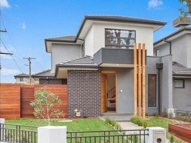 Townhouse for rent in Mount Waverley, Melbourne