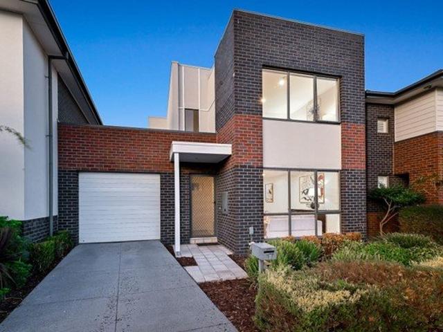 Townhouse for rent in Waverley Park Estate, Melbourne