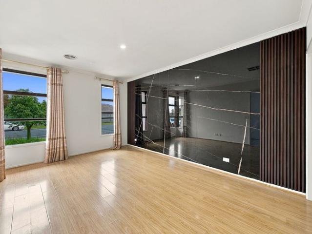 House for rent in Lochaven, Melbourne