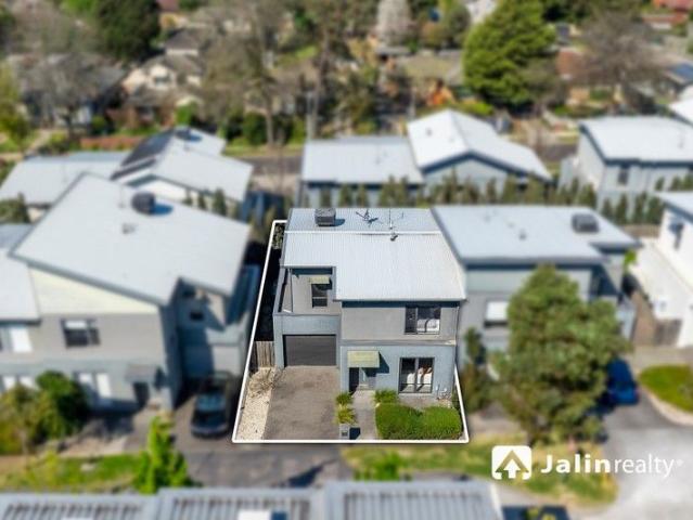 Townhouse for sale in Camerons Creek, Victoria