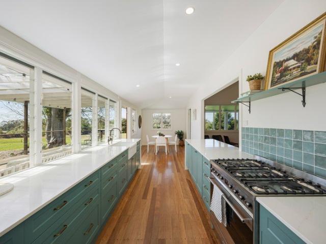 Cottage for sale in Tamborine Mountain, Queensland