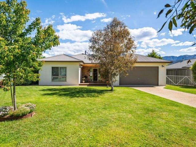 House for sale in Porepunkah, Victoria