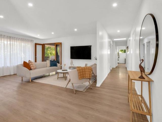 House for sale in Ashmore City