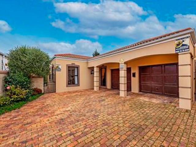 Townhouse for sale in Kraaifontein, Western Cape