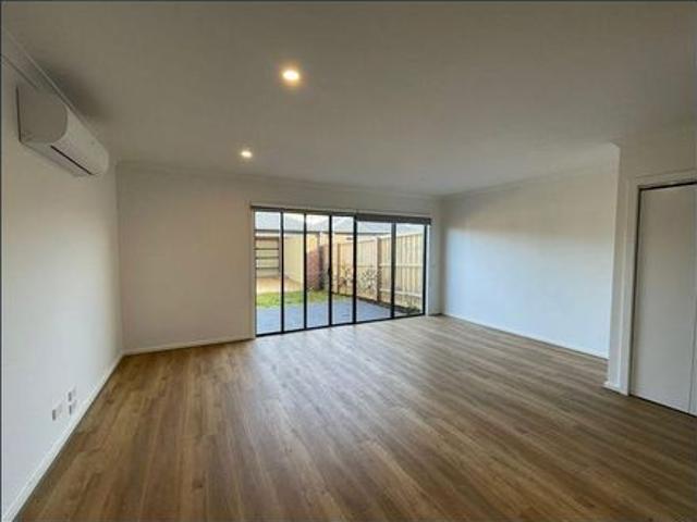 Townhouse for rent in Camerons Creek, Victoria