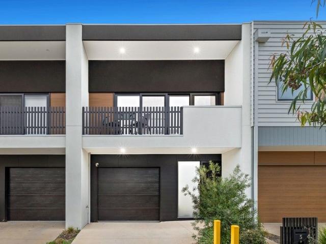 Townhouse for sale in Carrum Downs