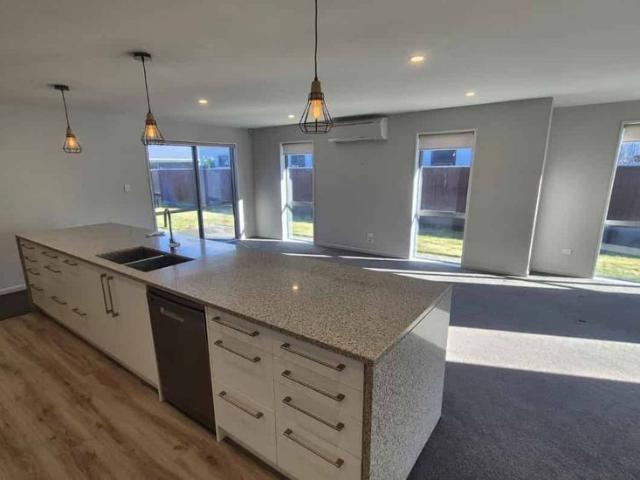 House for rent in Chaslands, Canterbury