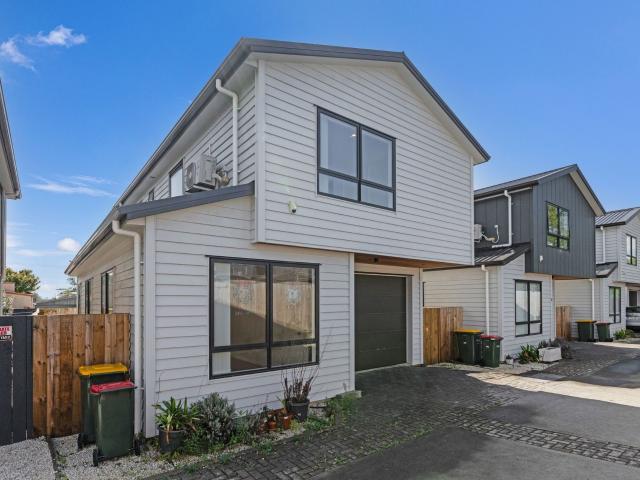House for rent in Kelston