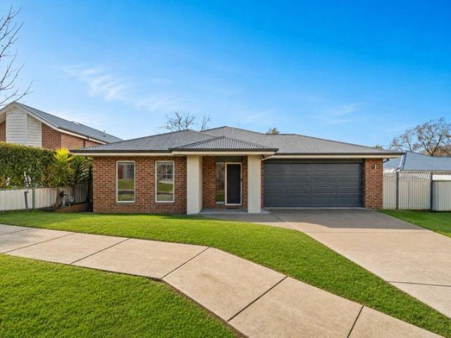 House for rent in Bright, Alpine Shire