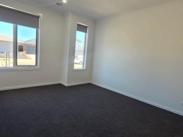 House for rent in Bonnie Brook, Melbourne