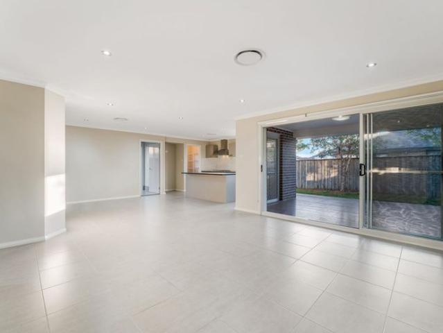 House for rent in Gledswood Hills, Sydney