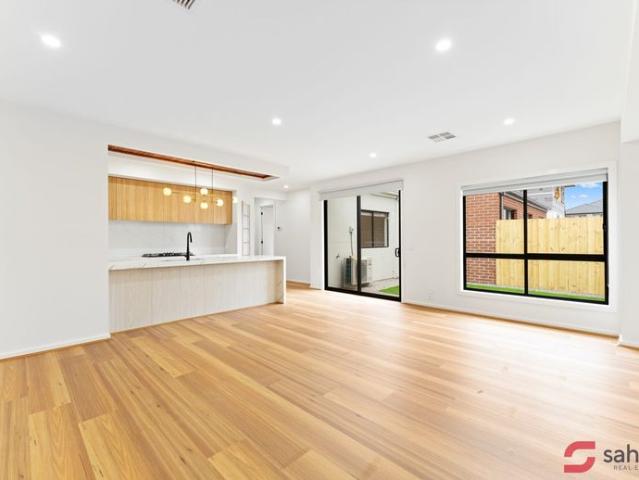 House for rent in Deanside Central, Melbourne