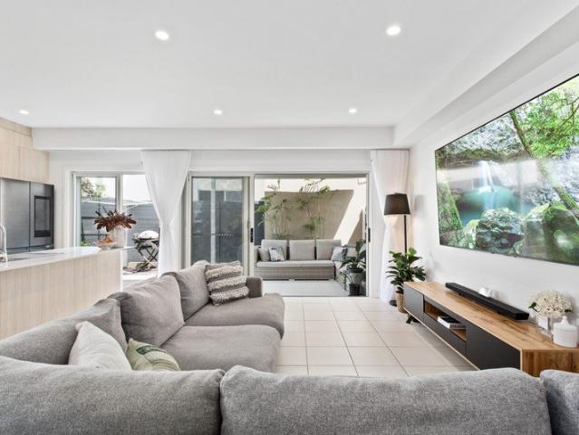 Townhouse for sale in Labrador, Gold Coast City