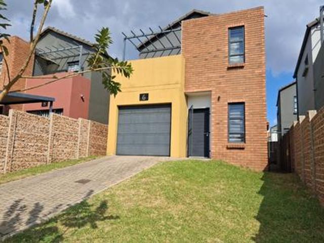 Townhouse for sale in Vosloorus, Gauteng