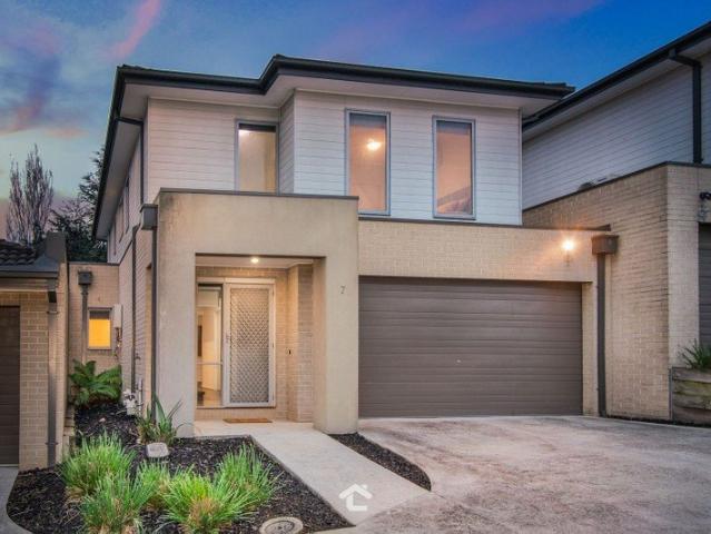 Townhouse for sale in Camerons Creek, Victoria