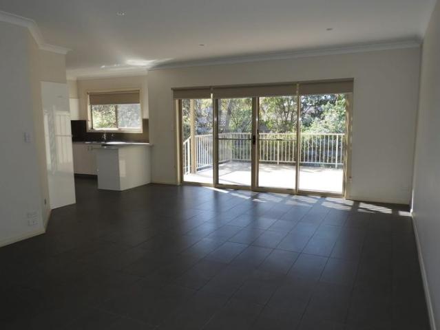 Townhouse for rent in Wollongong West, New South Wales