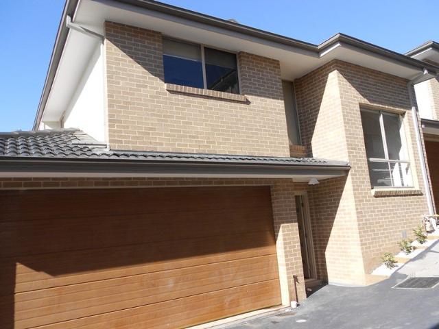 Townhouse for rent in Wollongong West, New South Wales