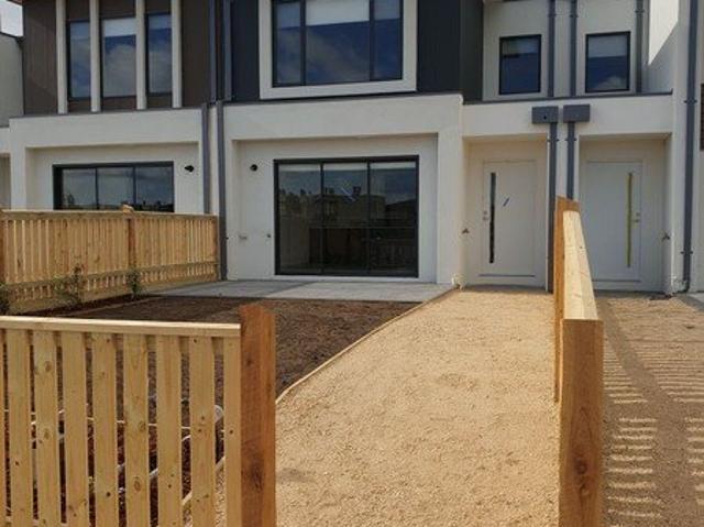 Townhouse for rent in Camerons Creek, Victoria