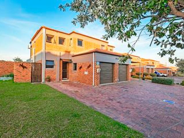 Townhouse for sale in Cape Town, Western Cape