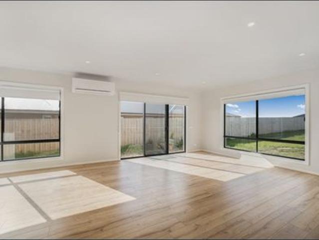 House for rent in Coronet Bay