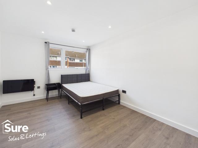 House for rent in Grovehill, Pouchen End