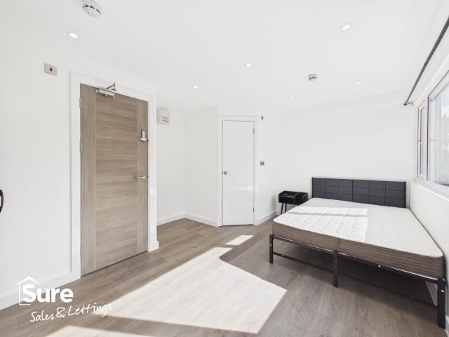 House for rent in Grovehill, Pouchen End