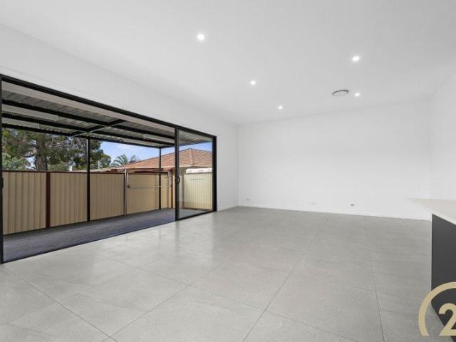 Duplex for rent in Smithfield, Sydney