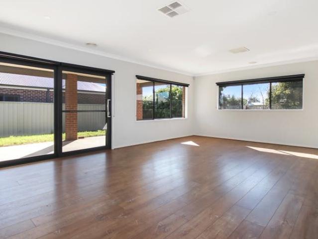 House for rent in West Wodonga, Victoria