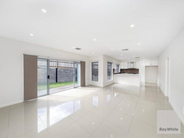 Townhouse for rent in Cambridge Gardens, Melbourne