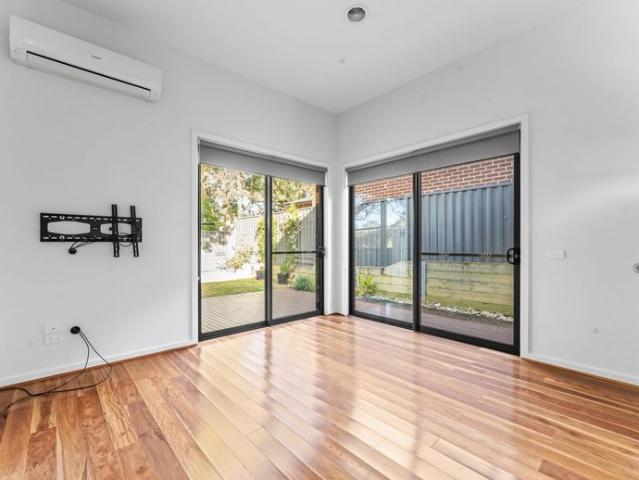 Townhouse for rent in Mount Waverley, Melbourne