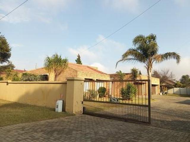 House for sale in Mohlakeng, Gauteng
