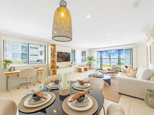 Apartment for rent in Biggera Waters, Gold Coast City