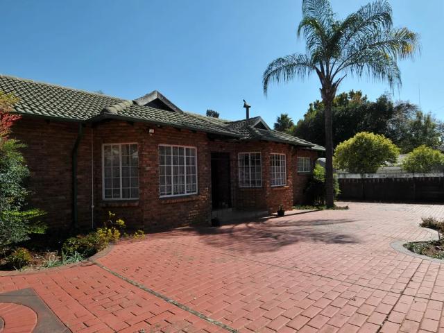House for rent in Waterkloof, Gauteng