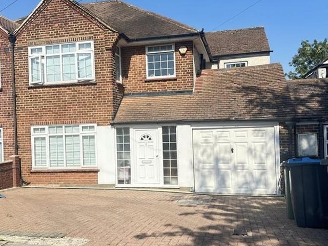 Apartment for rent in Preston, Greater London