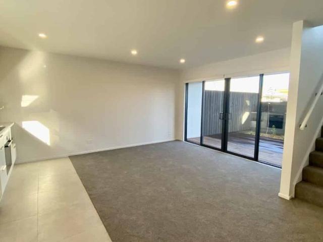 Townhouse for rent in Heathcote, Canterbury