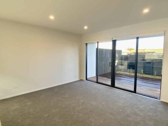 Townhouse for rent in Heathcote, Canterbury