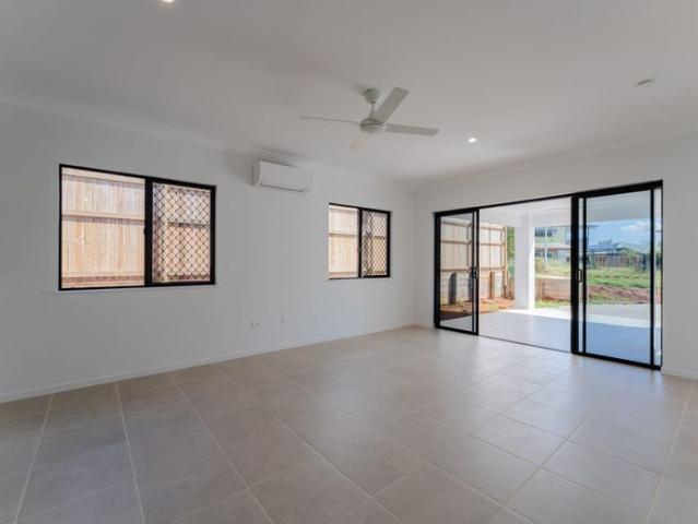 Apartment for rent in Redlynch, Queensland