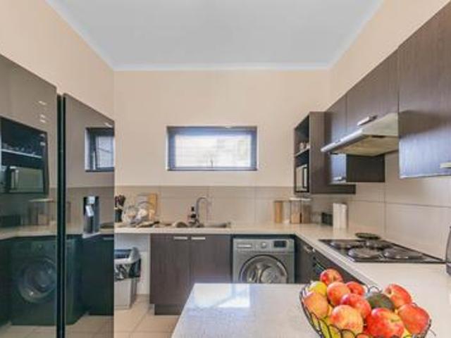 Apartment for sale in Sandton, City of Johannesburg Metropolitan Municipality