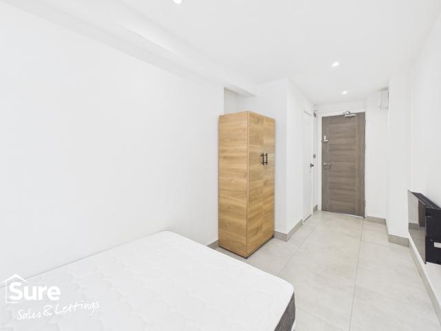 House for rent in Grovehill, Pouchen End