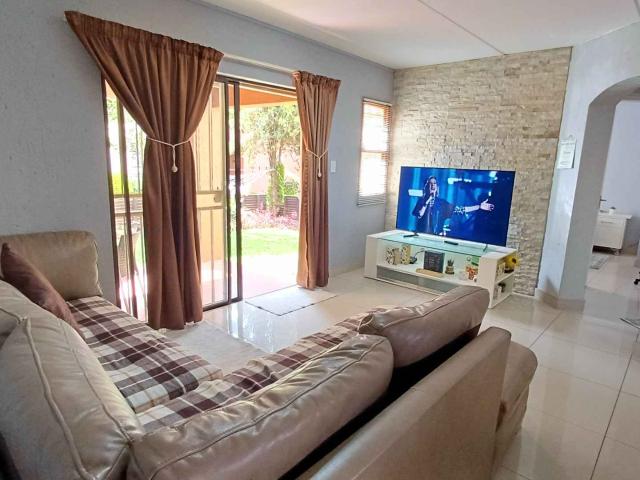 Apartment for rent in Bromhof, Randburg