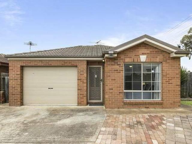 House for sale in Victoria