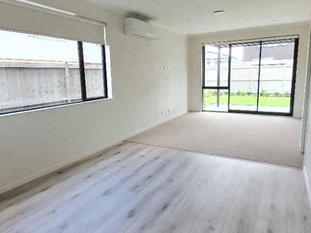 Townhouse for rent in Waiata Shores, Papakura